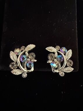Lisner Vintage Silver Tone Aurora Borealis Rhinestone leaf Clip Earrings
